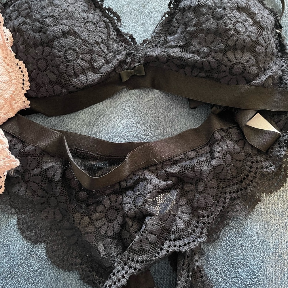 4 lot set bra and underwear never worn - Picture 2 of 4